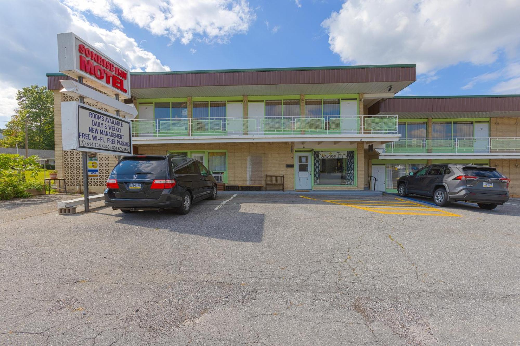 Sonrise Inn Lincoln Hwy By Oyo Breezewood Exterior photo