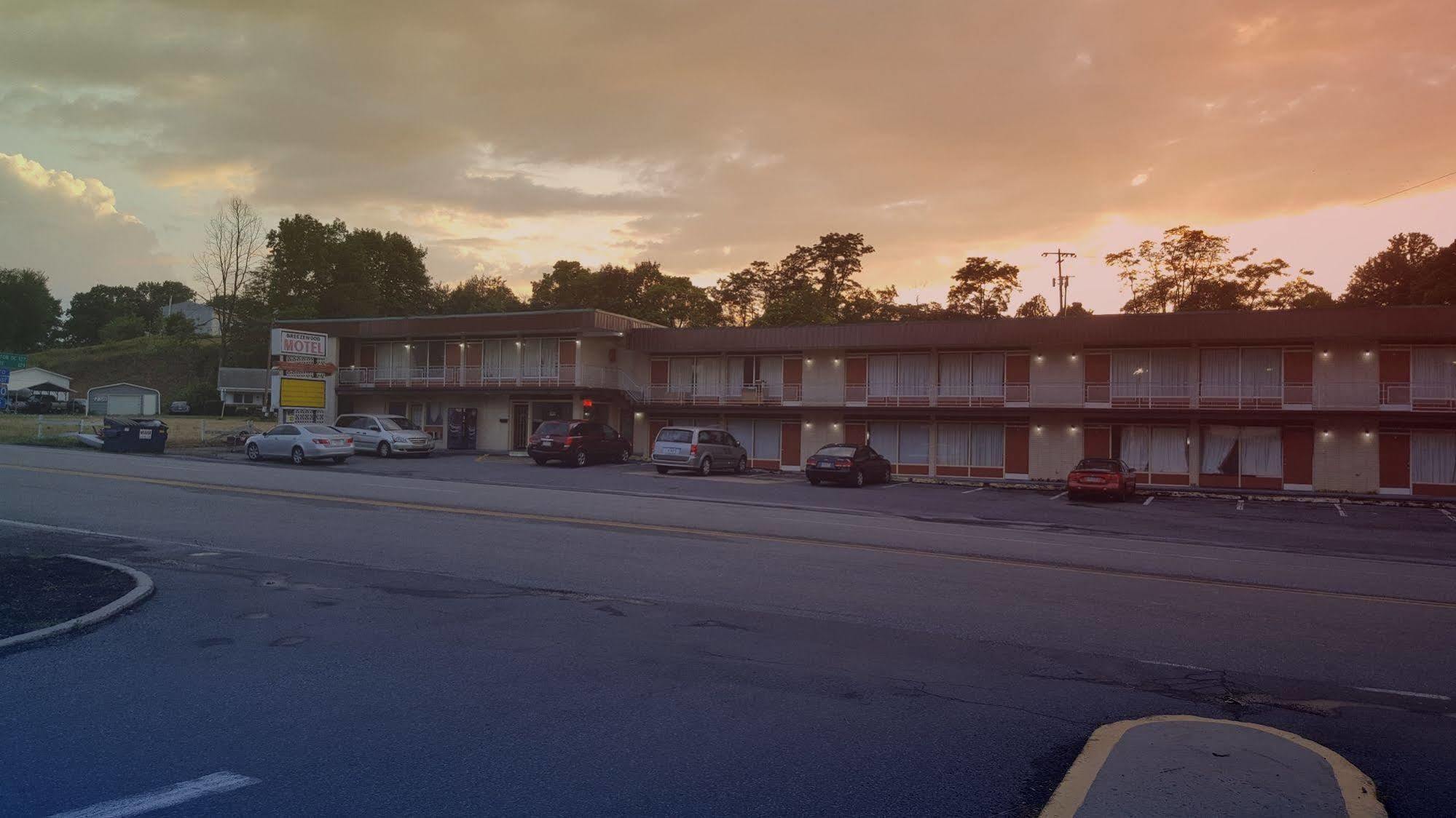 Sonrise Inn Lincoln Hwy By Oyo Breezewood Exterior photo